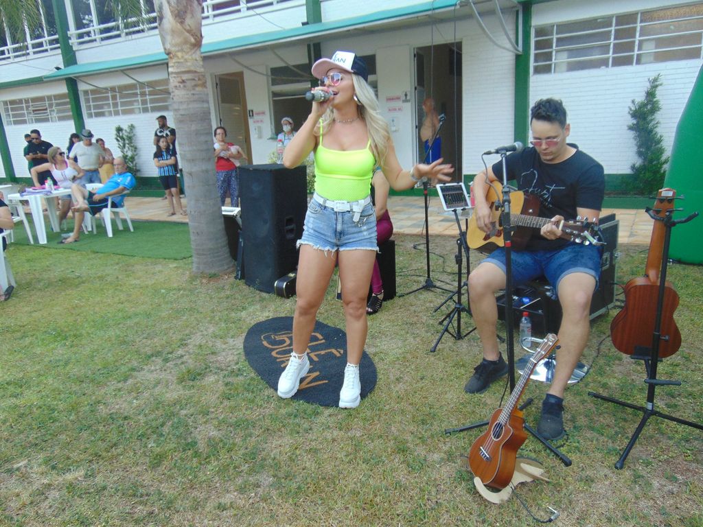 Sol, diversão e música boa na Abertura da Temporada de Verão