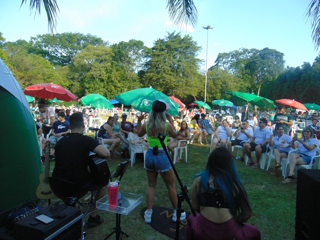 Sol, diversão e música boa na Abertura da Temporada de Verão