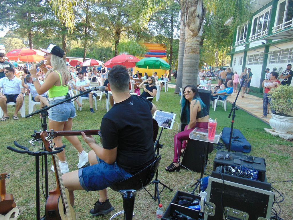 Sol, diversão e música boa na Abertura da Temporada de Verão