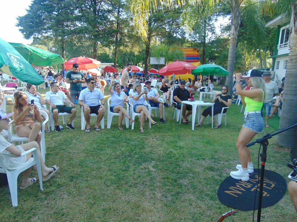 Sol, diversão e música boa na Abertura da Temporada de Verão