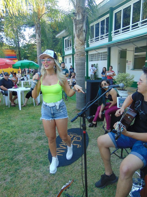 Sol, diversão e música boa na Abertura da Temporada de Verão