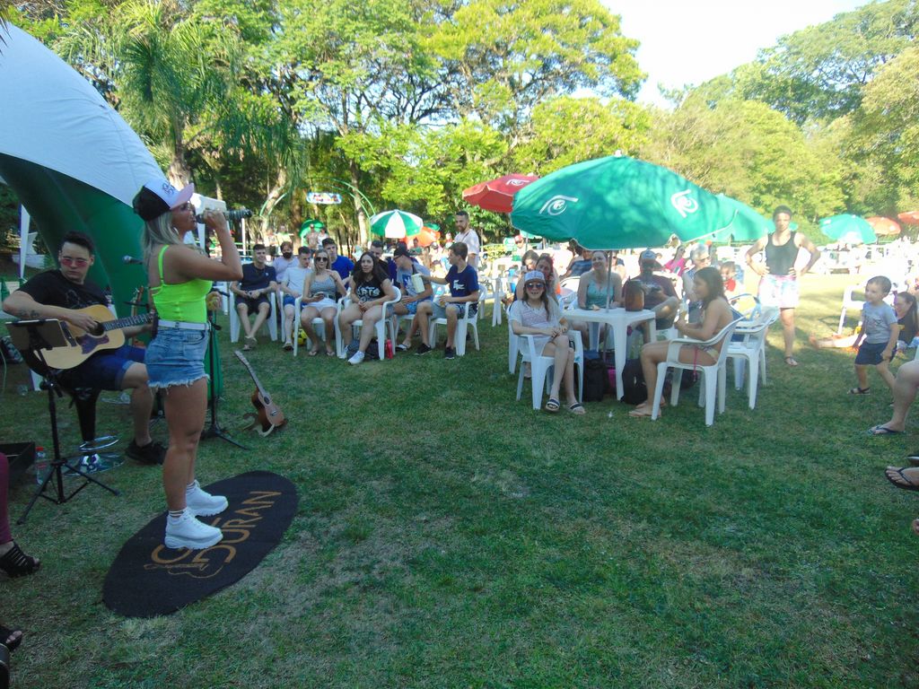 Sol, diversão e música boa na Abertura da Temporada de Verão