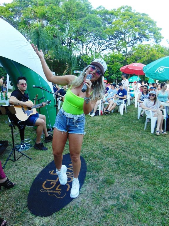 Sol, diversão e música boa na Abertura da Temporada de Verão