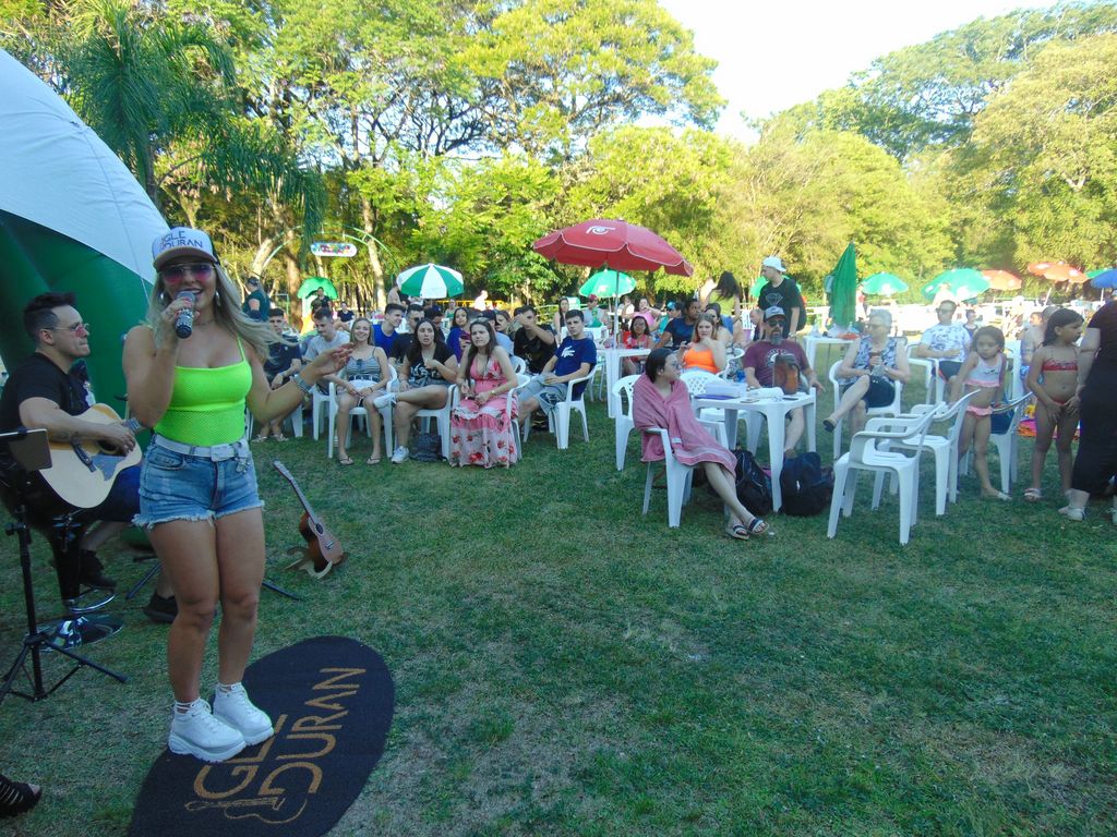 Sol, diversão e música boa na Abertura da Temporada de Verão