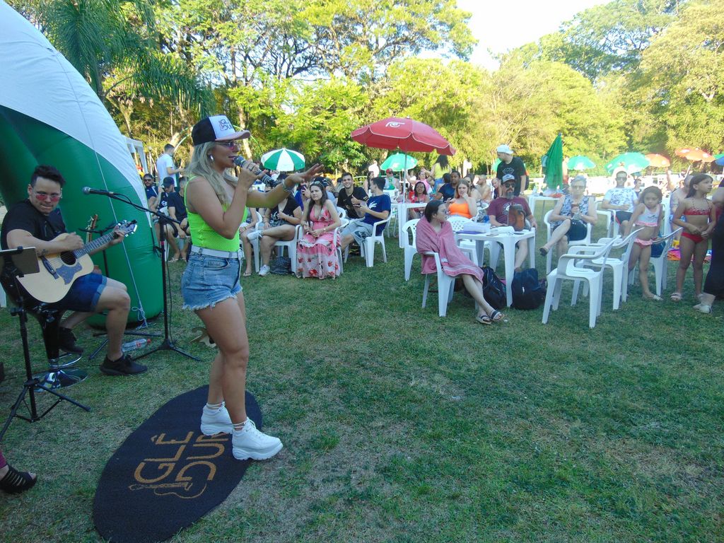 Sol, diversão e música boa na Abertura da Temporada de Verão