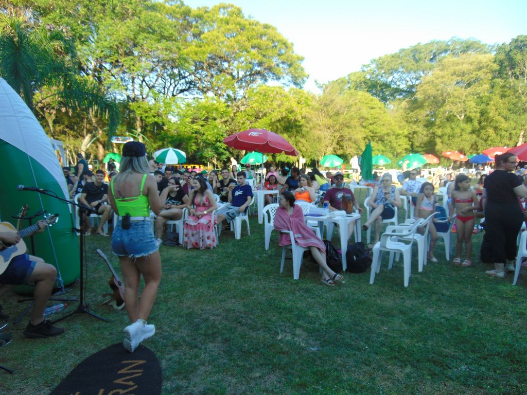 Sol, diversão e música boa na Abertura da Temporada de Verão