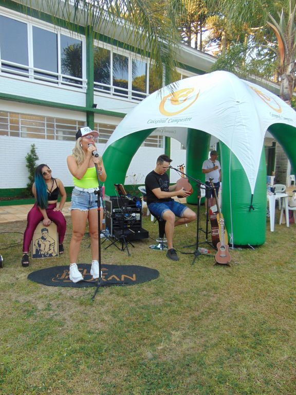 Sol, diversão e música boa na Abertura da Temporada de Verão