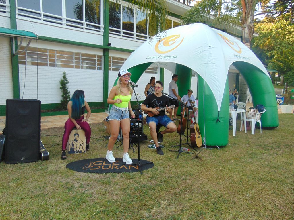 Sol, diversão e música boa na Abertura da Temporada de Verão