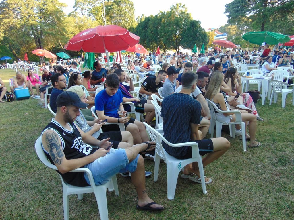 Sol, diversão e música boa na Abertura da Temporada de Verão