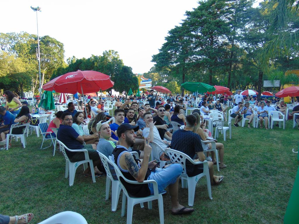 Sol, diversão e música boa na Abertura da Temporada de Verão