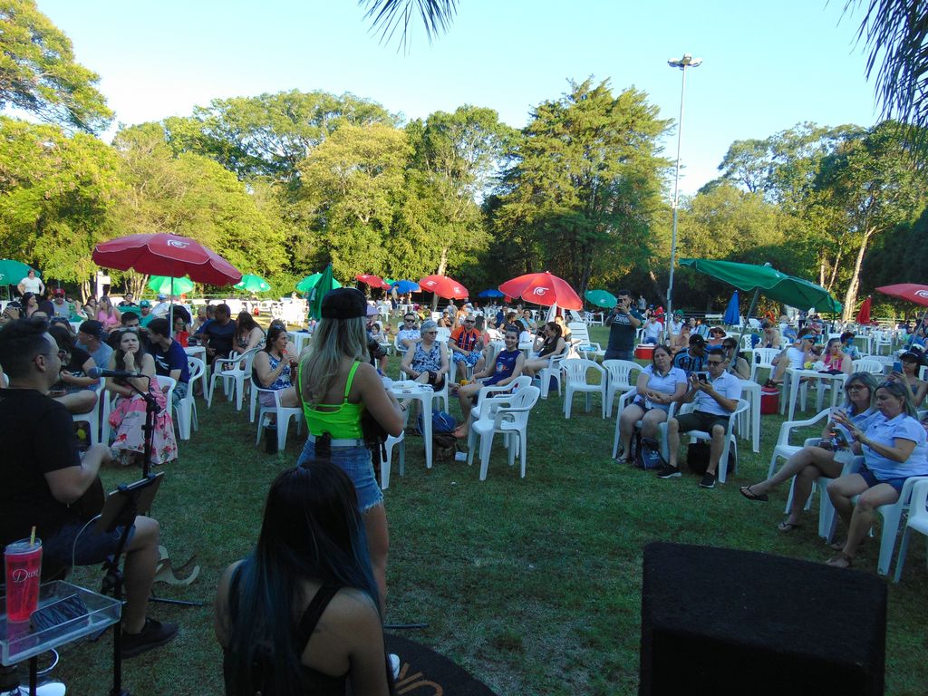 Sol, diversão e música boa na Abertura da Temporada de Verão
