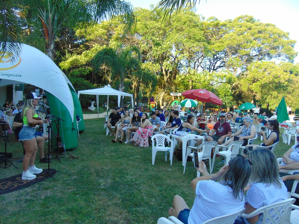 Sol, diversão e música boa na Abertura da Temporada de Verão