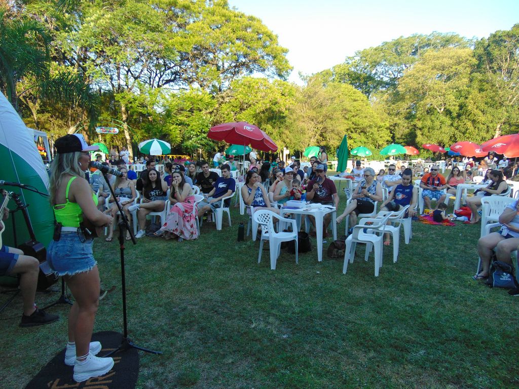Sol, diversão e música boa na Abertura da Temporada de Verão