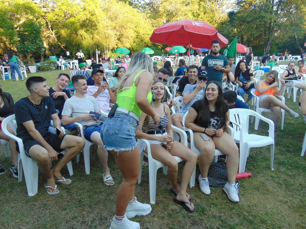 Sol, diversão e música boa na Abertura da Temporada de Verão