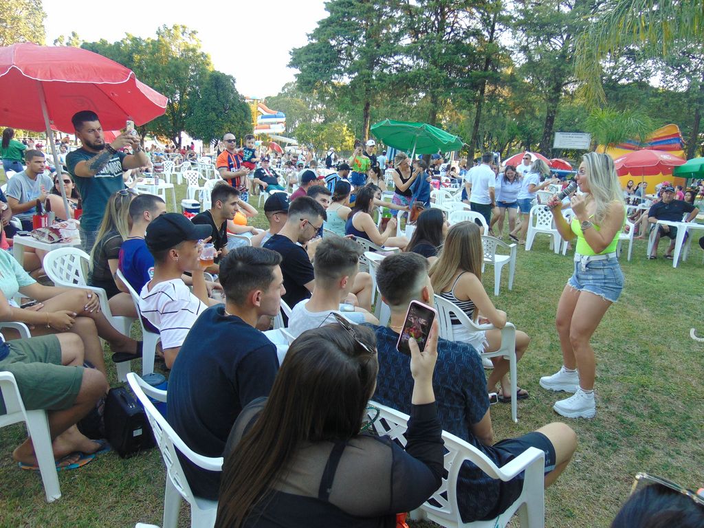 Sol, diversão e música boa na Abertura da Temporada de Verão