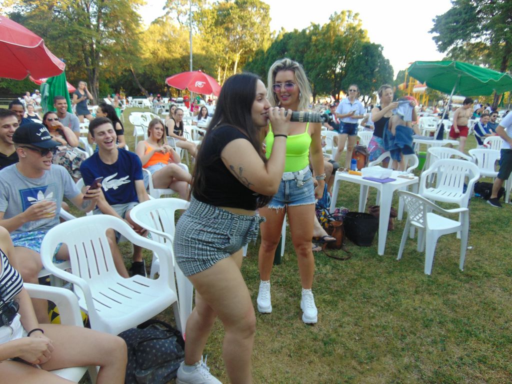 Sol, diversão e música boa na Abertura da Temporada de Verão
