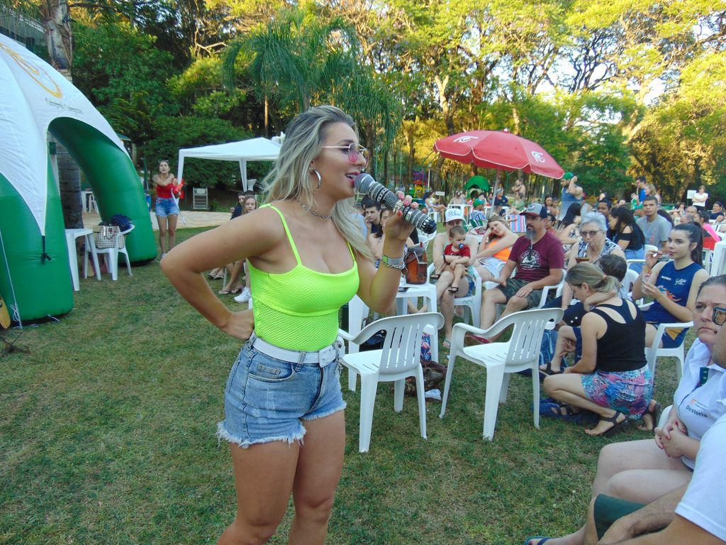 Sol, diversão e música boa na Abertura da Temporada de Verão