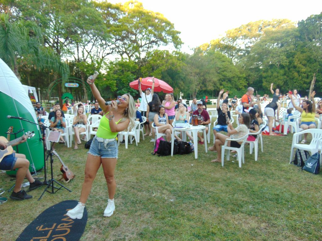 Sol, diversão e música boa na Abertura da Temporada de Verão