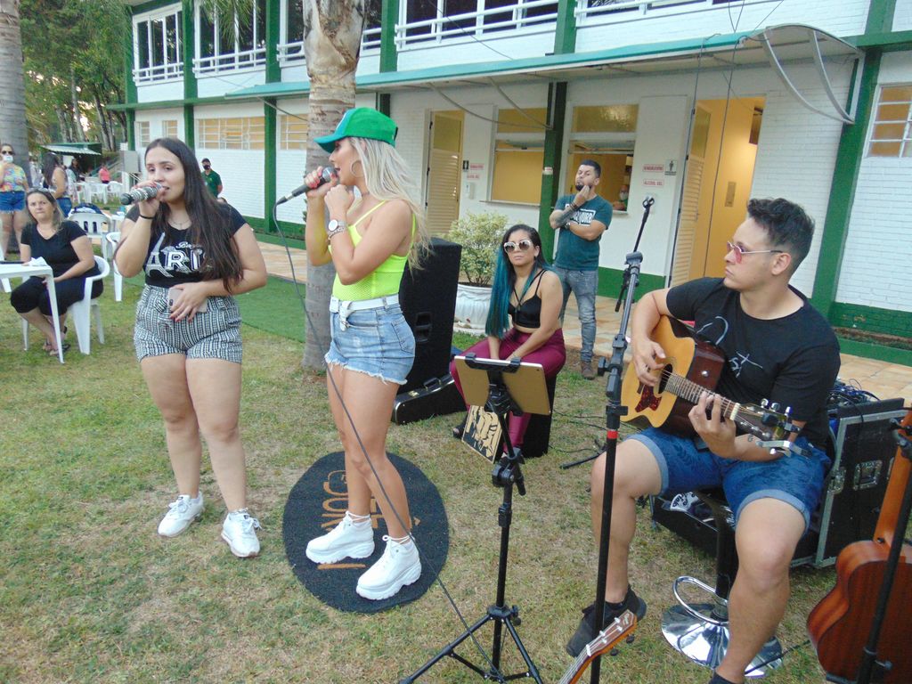 Sol, diversão e música boa na Abertura da Temporada de Verão