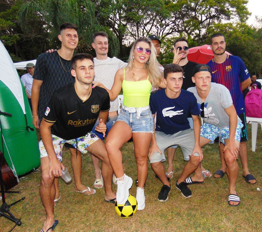 Sol, diversão e música boa na Abertura da Temporada de Verão