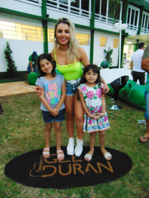 Sol, diversão e música boa na Abertura da Temporada de Verão