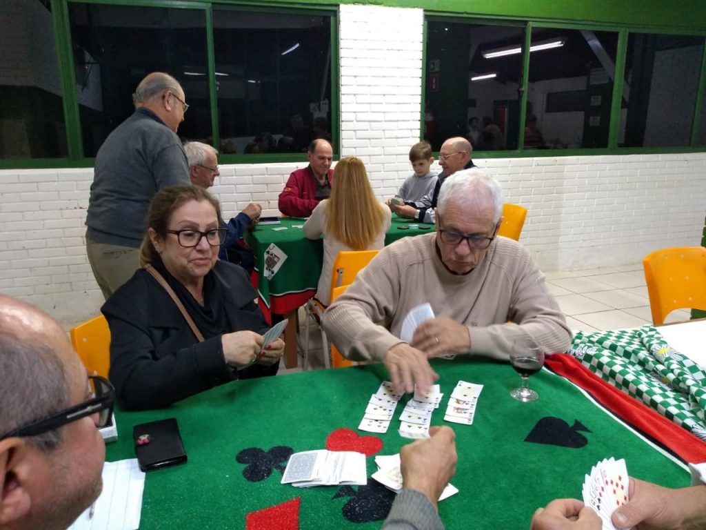 Departamento Sala de Jogos realiza jantar